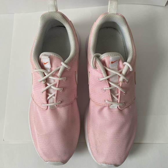 Nike Roshe Light Pink and White Running Shoes - Picture 6 of 10